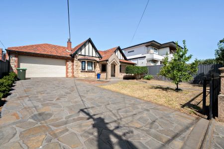 Timeless Tudor Elegance with Modern Luxury - Photo 3