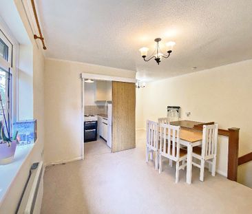 Avondale, Ash Vale, Aldershot, GU12 - Photo 2