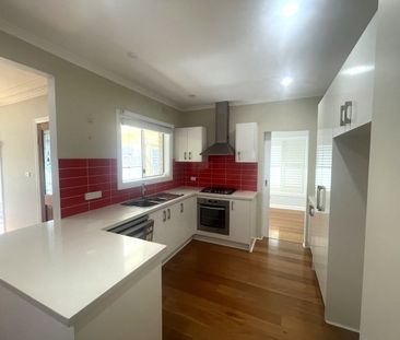 Cosy Family 3 Bedroom Home in Macleod - Photo 5