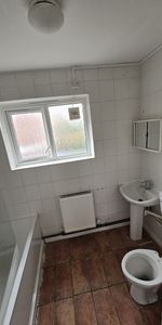 Room in a Shared Flat, Clarence Lane, SW15 - Photo 4