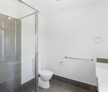 Modern Townhouse! Two Car Accomodation Townhouse - Photo 3