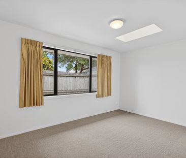 Spacious 4 Bedroom Family Home In Sought After Burwood! - Photo 2