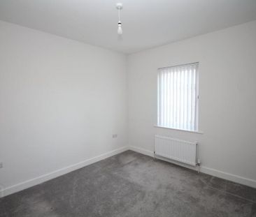 8 Bashford Park Hill, Carrickfergus, BT38 9FG - Photo 4