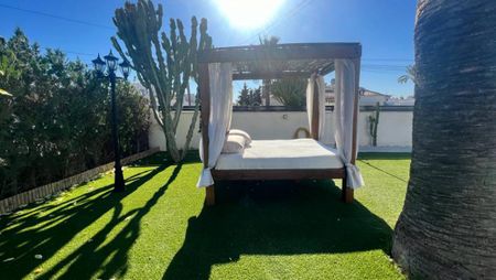 BEAUTIFUL MODERN VILLA WITH PRIVATE POOL IN TORREVIEJA, AVAILABLE UNTIL JUNE - Photo 5