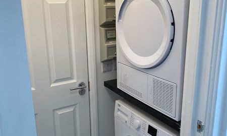 An amazing, beautiful house share, with great eco/green credentials Room 3 - Photo 2