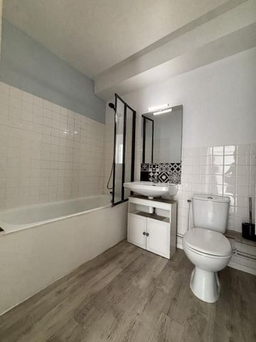 Location Appartement 2 pièces 40m² ST CYR SUR LOIRE 37540 - Photo 2