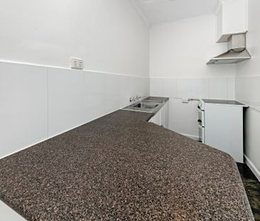 First floor, Light & Bright! - Photo 2