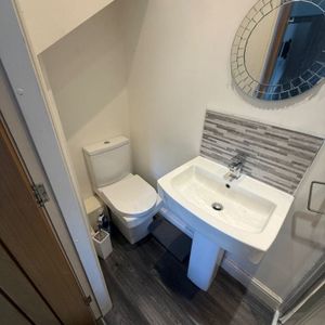 Room in a Shared House, Mill Burn Way, B9 - Photo 3