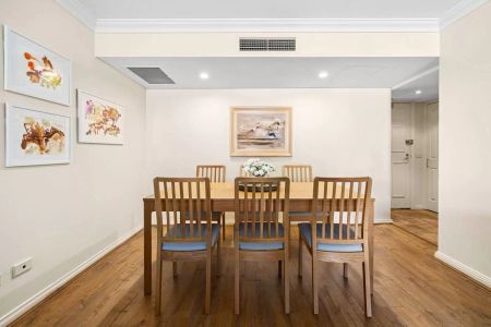 Modern, Sunny & Spacious Apartment in the Heart of Woollahra OVER 55'S COMPLEX - Photo 2
