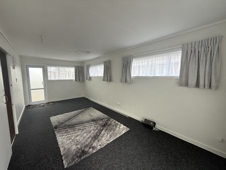 Spacious 3-Bedroom Home for Rent in Saint Kilda - Photo 5