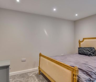 2 bedroom end of terrace house to rent - Photo 2