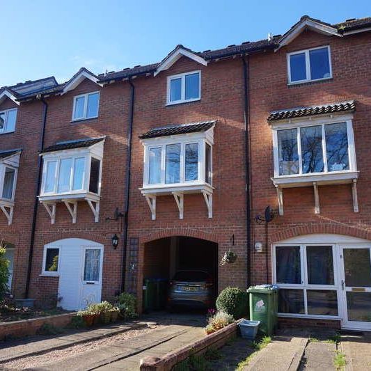 Berkeley Close, SO15 - Photo 1