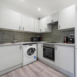 1 bedroom bedsit to rent - Photo 2