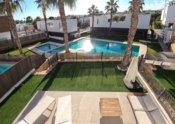 425 Villamartin Paradise