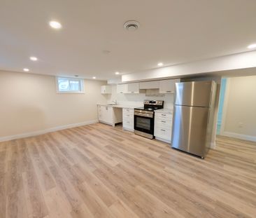 Newly Renovated 2 Bedroom Lower unit in St. Catharines! - Photo 6