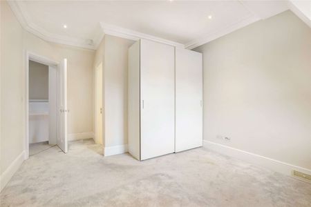 A beautifully refurbished four bedroom maisonette in Knightsbridge, offering elegant living spaces, modern finishes, and stunning views of the Brompton Oratory. - Photo 5