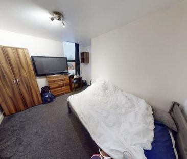 4 bedroom flat to rent - Photo 6