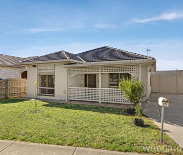Spacious Family Home in Prime Fawkner Location - Photo 2