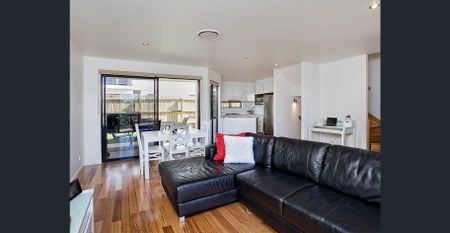 Stylish Townhome Living in the Heart of Alderley - Photo 2