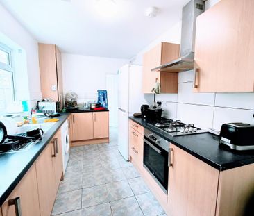 4 bedroom terraced house to rent - Photo 2