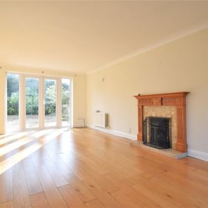 Howard Drive, Farnborough Howard Drive, Farnborough - Photo 2