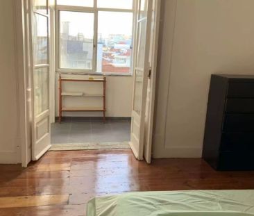 Room in a shared 8-bedroom apartment for rent in Lisbon, all bills included - Photo 6