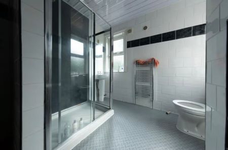 7 Bed - 31 Richmond Road, Headingley, Leeds - LS6 1BX - Student - Photo 2