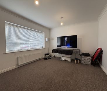 Holly Close, March, Manea - Photo 1