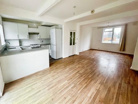 3 bedroom House To Let - Photo 2