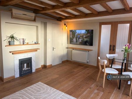 1 bedroom penthouse to rent - Photo 2