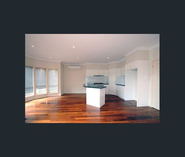 Spacious & Light Filled 3 Bedroom Townhouse - Photo 3