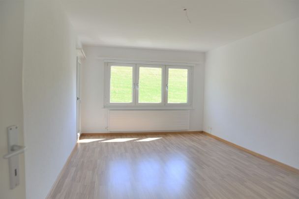 Charmant et lumineux 3.5 pièces avec balcon dans un quartier calme à Malleray - Photo 1