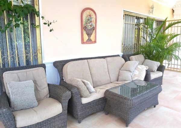 LONG TERM RENTAL. Spacious villa with 6 bedrooms for rent.