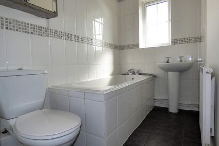 2 bedroom terraced house to rent - Photo 2