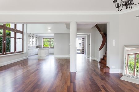 Klimatyczny dom z ogrodem na Sadybie - Photo 2