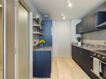Flat to rent on - Photo 2