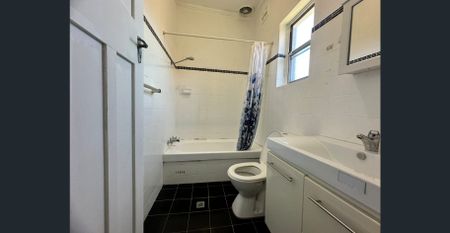 Lovely 3 Bedroom Home- Convenient Location - Photo 5