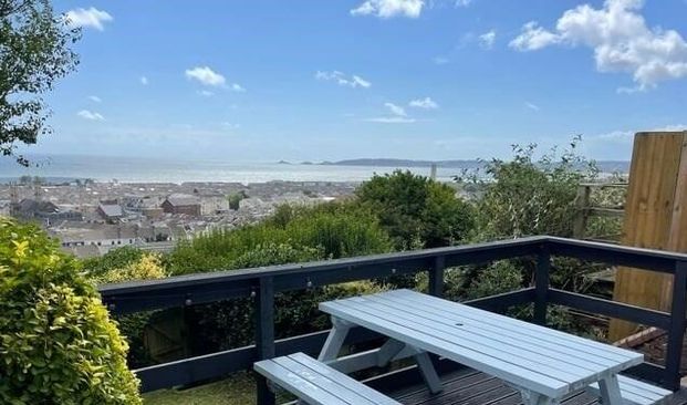 8 bedroom terraced house to rent - Photo 1