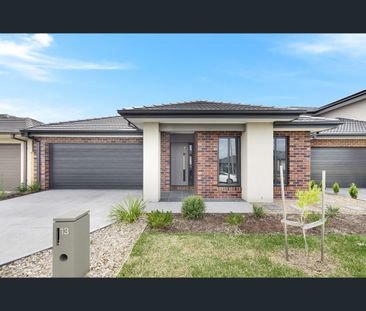 46 Adrian Street, Cranbourne East, Vic 3977 - Photo 2
