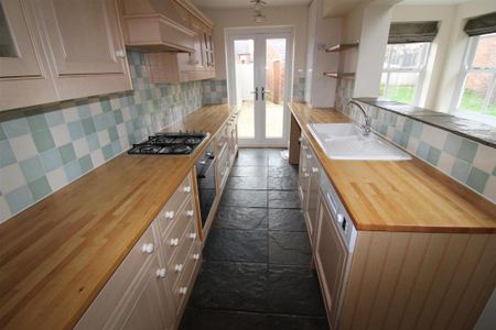 2 bedroom semi-detached house to rent - Photo 5