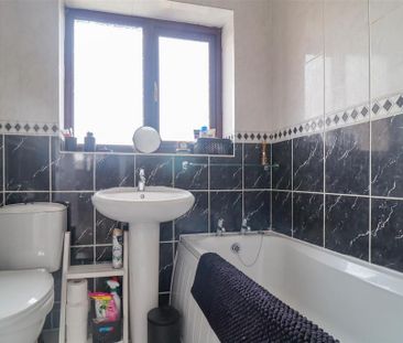 2 bedroom semi-detached house to rent - Photo 6