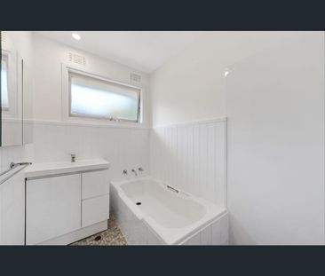 Sunny Family Home - Photo 4