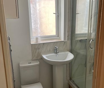 3 Bed Terraced House, Aveling Park Road, E17 - Photo 1