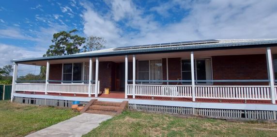 Spacious 5-Bedroom Family Home on a Prime Corner Block - Photo 2