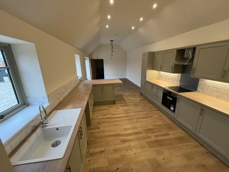 4 bedroom barn conversion to rent - Photo 3