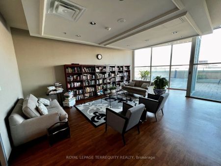 9 George Street W #1203 - Photo 2
