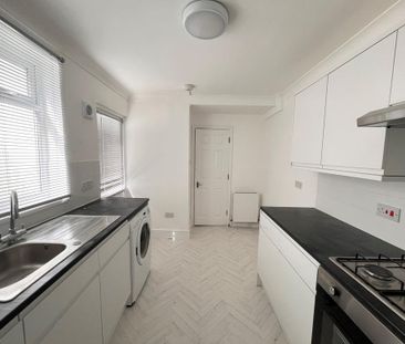 4 bedroom terraced house to rent - Photo 6