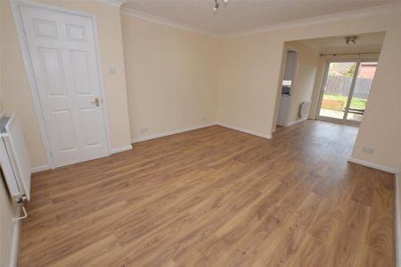 3 bedroom house to rent Peppercorn Close, Colchester, CO4 - Photo 2
