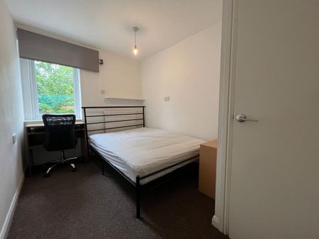 4 bedroom terraced house to rent - Photo 5