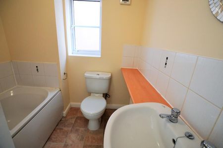 2 bedroom semi-detached house to rent - Photo 5